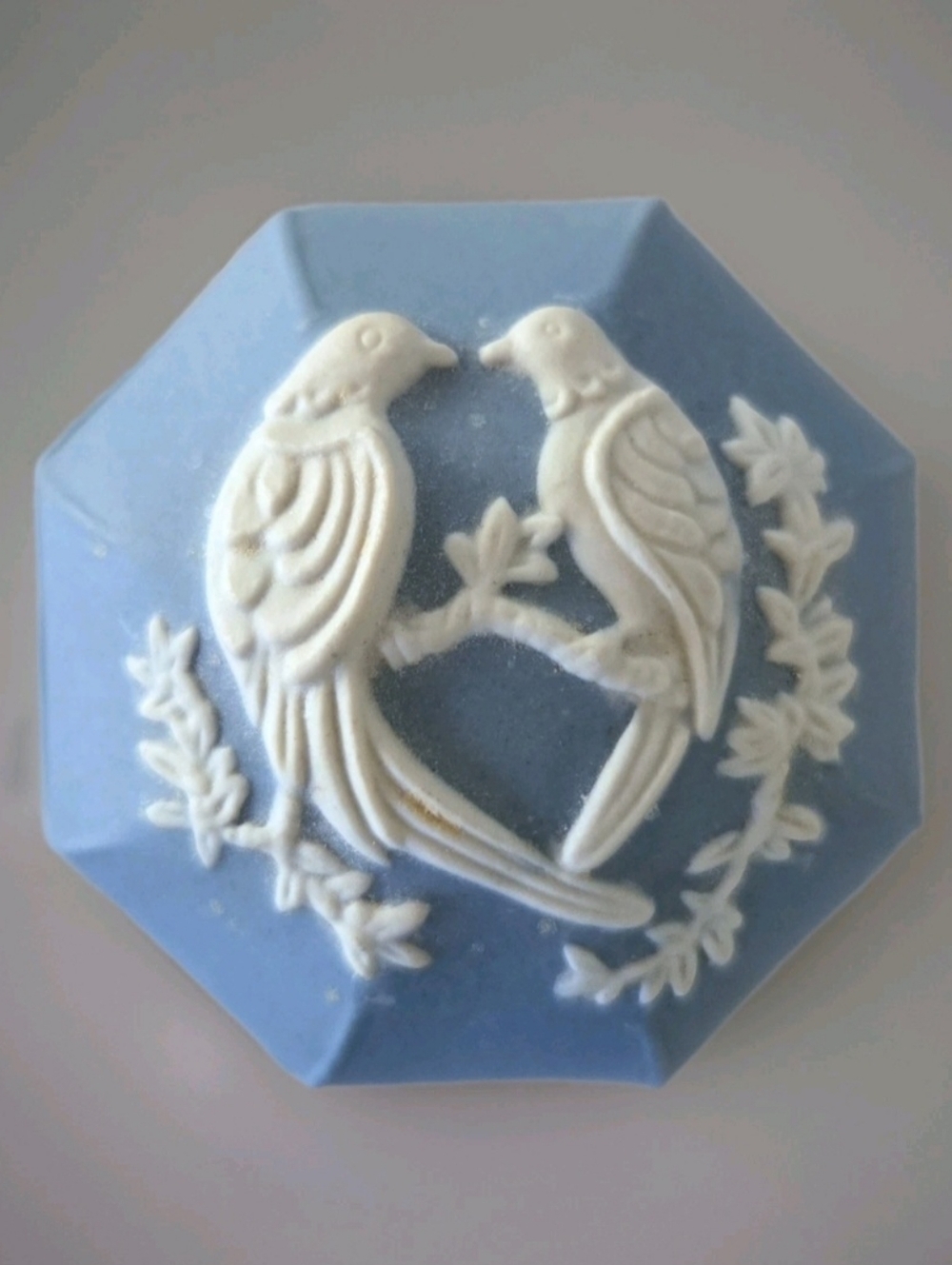 Vtg Mid Century Wedgwood Inspired Trinket Box, Bird & Tree, Romantic, 2"W